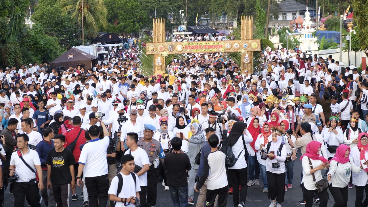 Ratusan Peserta Antusias Ikuti Jalan Santai Peringatan Hari Ibu