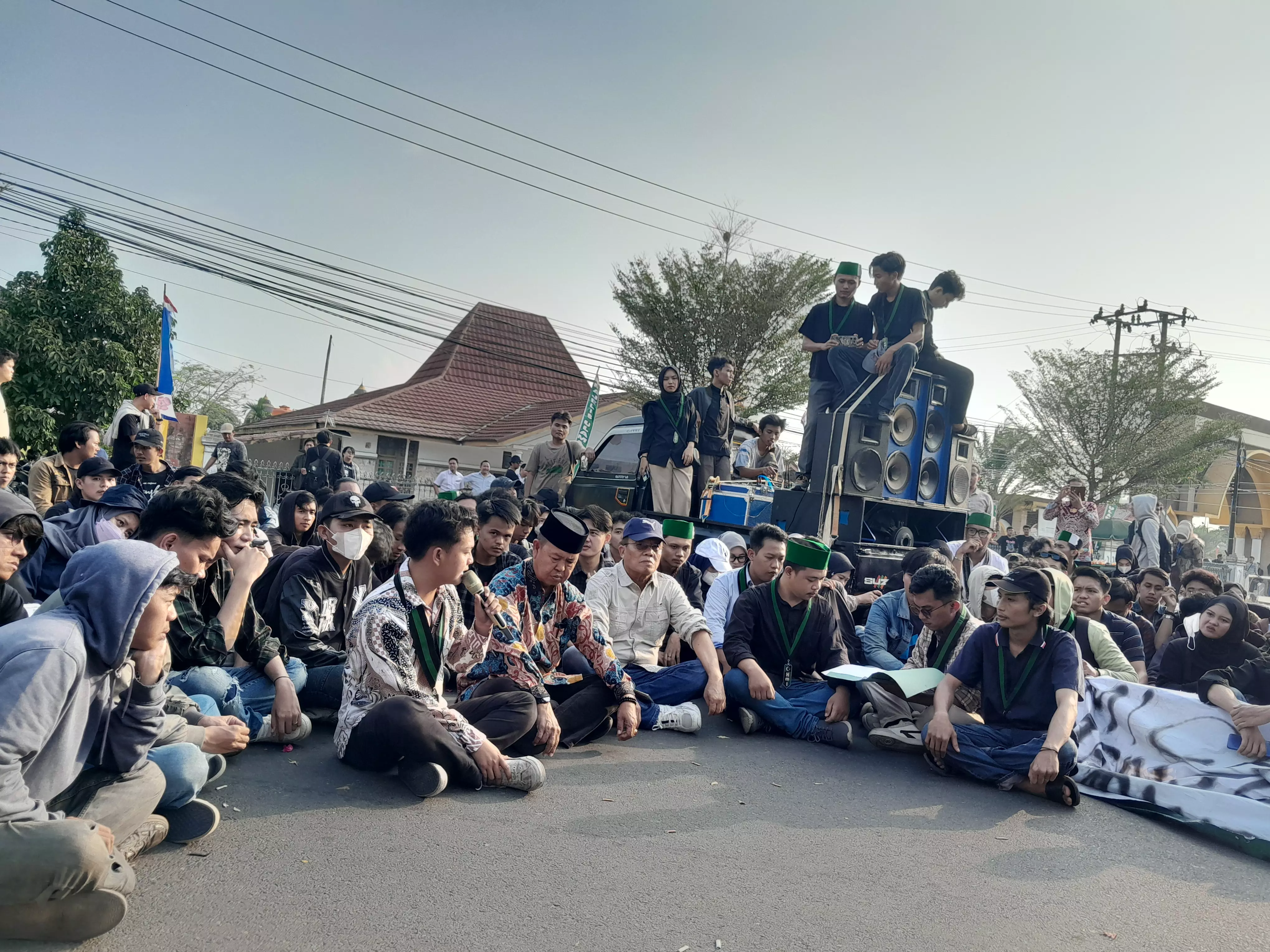 Demo Kawal Putusan MK di Gedung DPRD, Simak Isi Tuntutan Mahasiswa