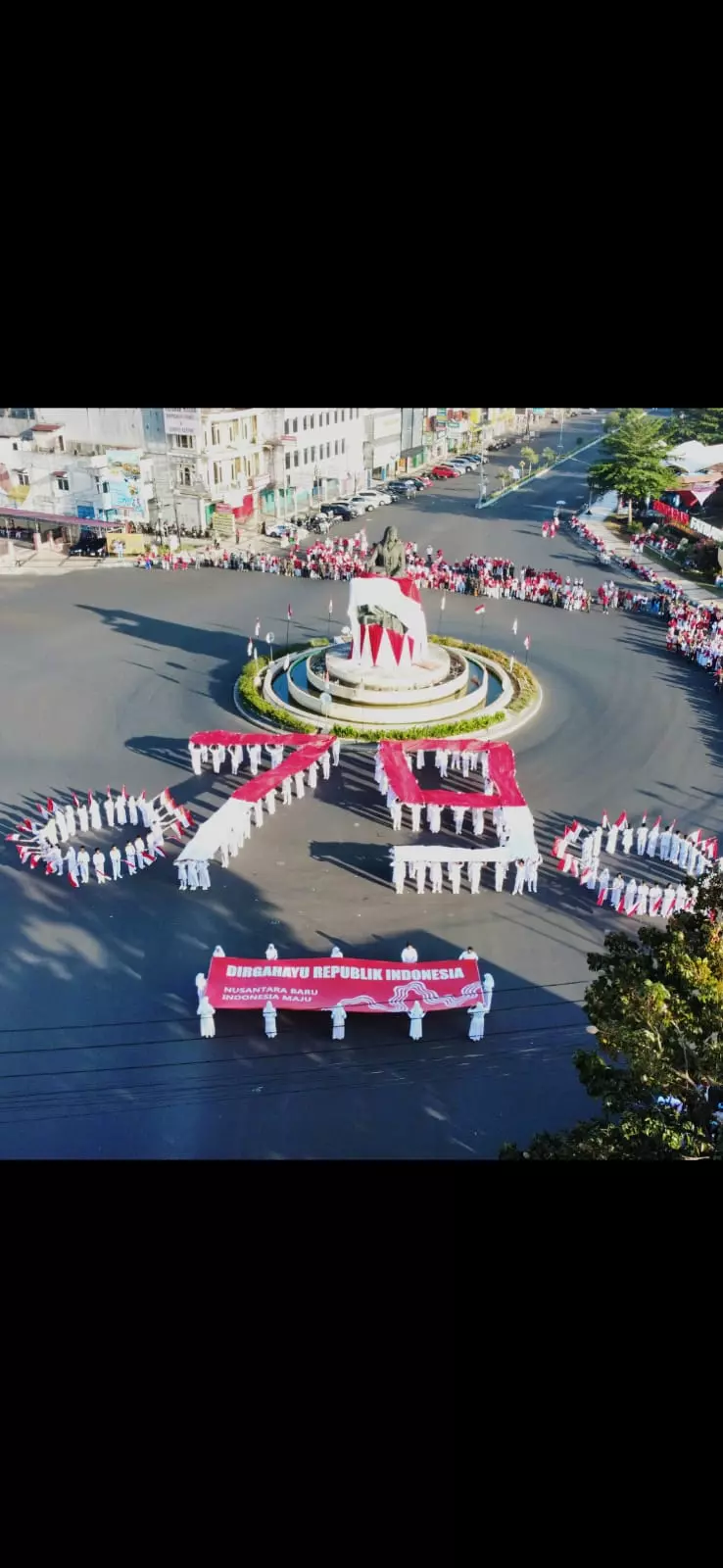 Ribuan Masyarakat Bengkulu Saksikan Kirab Bendera Merah Putih di Patung Fatmawati