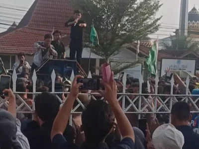 Kawal Putusan MK, Mahasiswa Kembali Geruduk Kantor DPRD Provinsi Bengkulu