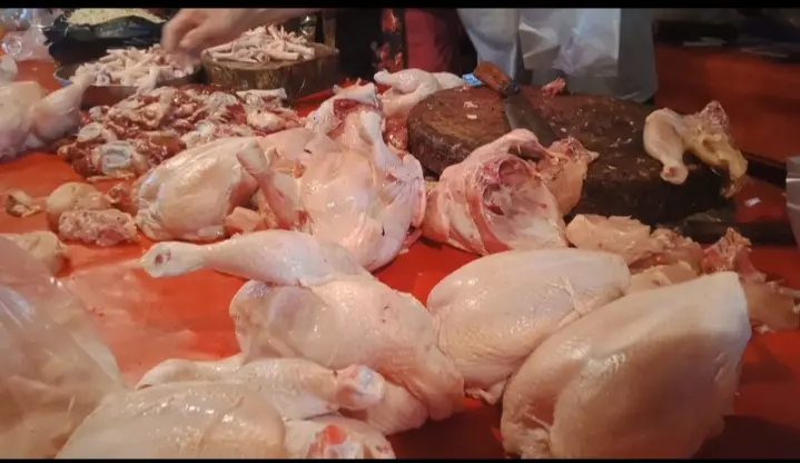 Harga Daging Ayam Potong dan Cabai Setan Melonjak Naik