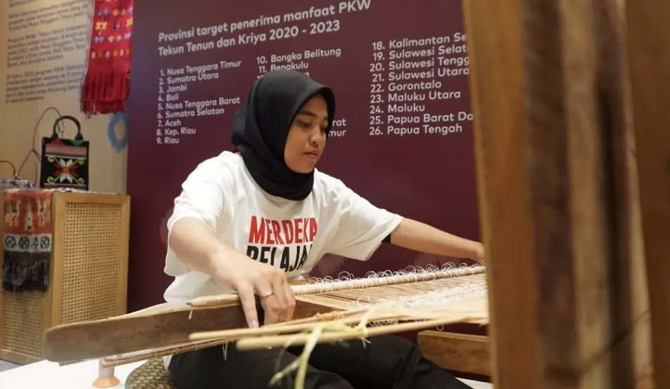 Siswi SMK Dalam Pameran Kerajinan Nusantara (Kriyanusa) 2024