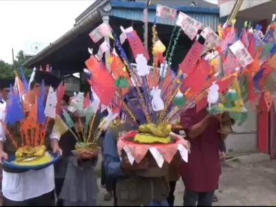 Peringati Maulid Nabi, Warga Bandar Raya Gelar Tradisi Arak-arakan Nasi Tumpeng