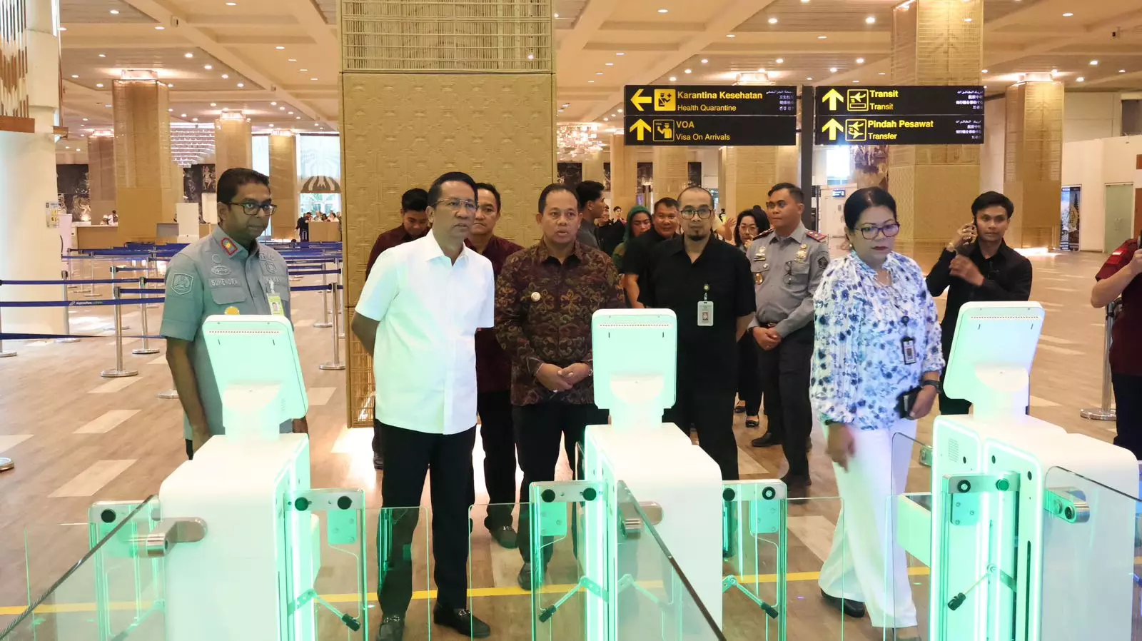 Menkumham Supratman Tinjau Layanan Imigrasi di Bandara Ngurah Rai Bali