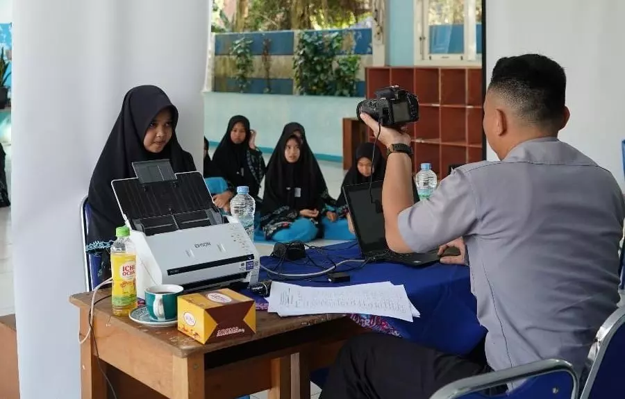 Layanan Inovasi "Tapak Paderi" Kantor Imigrasi Bengkulu Digelar di SMP IT Alhasanah