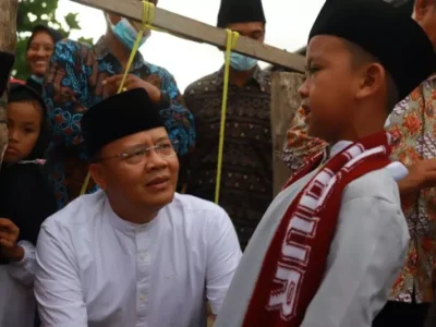 Gubernur Rohidin bersama salah satu tahfidz