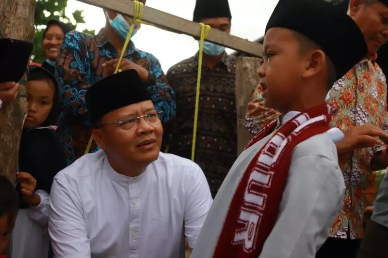 Gubernur Rohidin bersama salah satu tahfidz