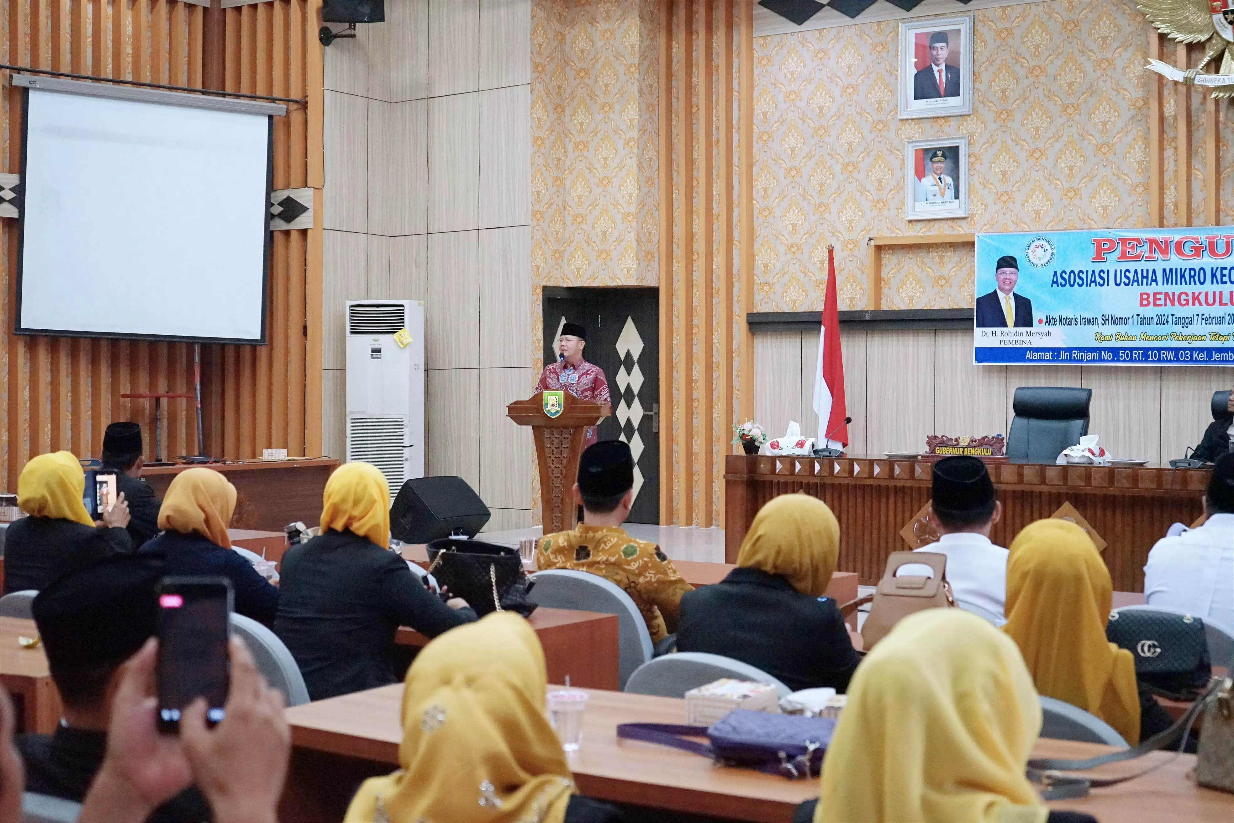 Pengukuhkan kepengurusan Asosiasi Usaha Mikro, Kecil, dan Menengah (UMKM) se-Provinsi Bengkulu