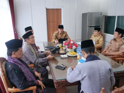 Plt Gubernur Rosjonsyah Bahas Pemberian Gelar Putra Daerah Berprestasi Bersama BMA