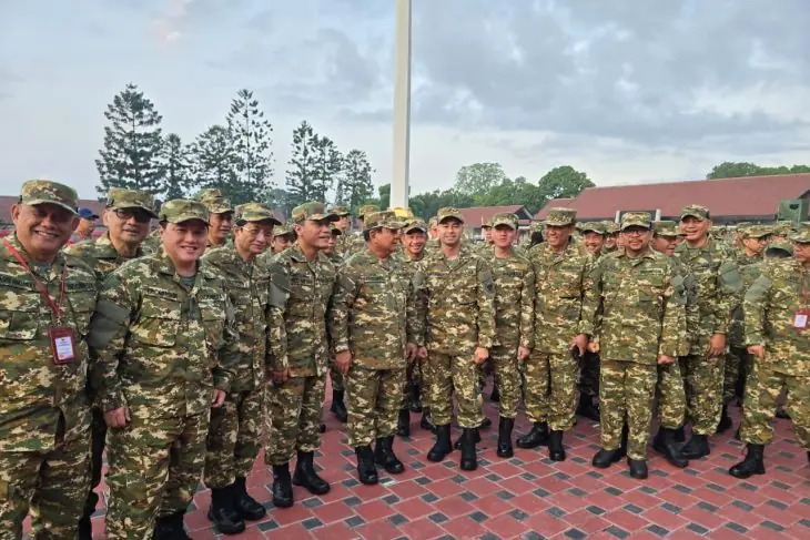 Presiden Prabowo dan Wakil Presiden Gibran Ikut Latihan Baris-Berbaris. Infopublik.id