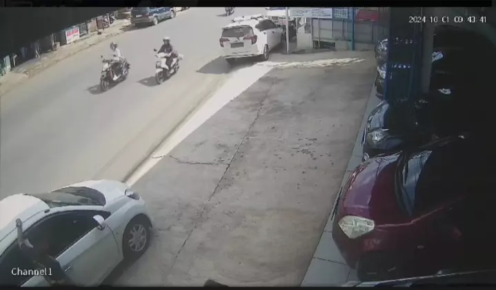 Pelaku pencurian uang terekam CCTV