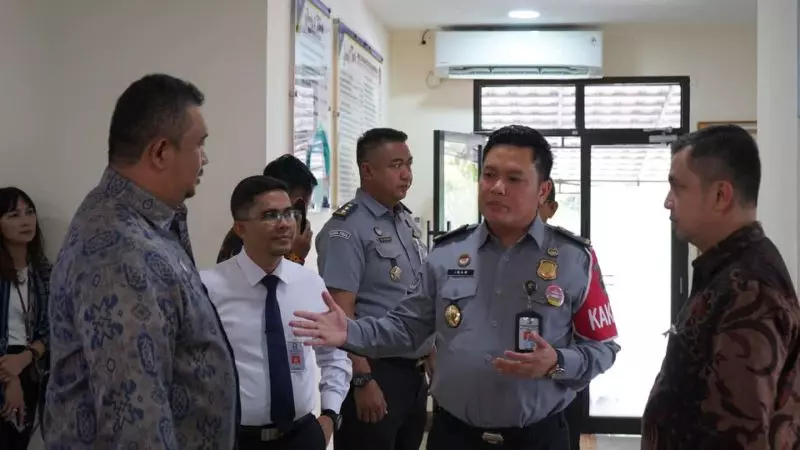 Tim Penilai Mandiri Verifikasi Lapangan Satuan Kerja WBK Kementerian Hukum dan HAM Melakukan Penilaian di Kantor Imigrasi Kelas I TPI Bengkulu