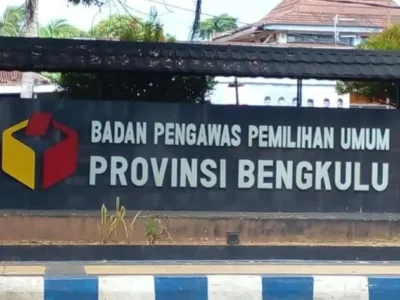 Bagi-bagi Uang yang Dilakukan Cagub Rohidin Dinilai Bukan Pelanggaran Kampanye